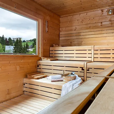 Western Ahorn - Adults Only