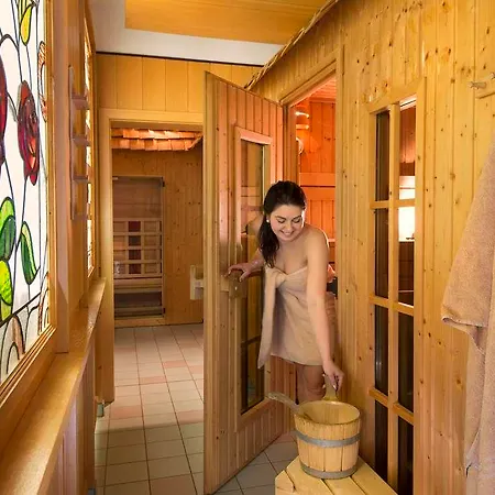 Western Ahorn - Adults Only