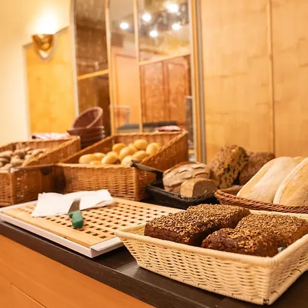 Western Ahorn - Adults Only 4*