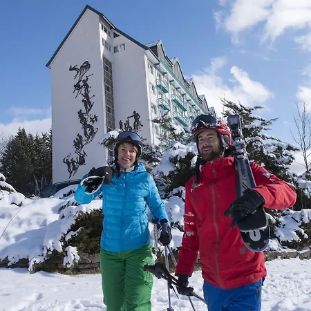 Western Ahorn - Adults Only