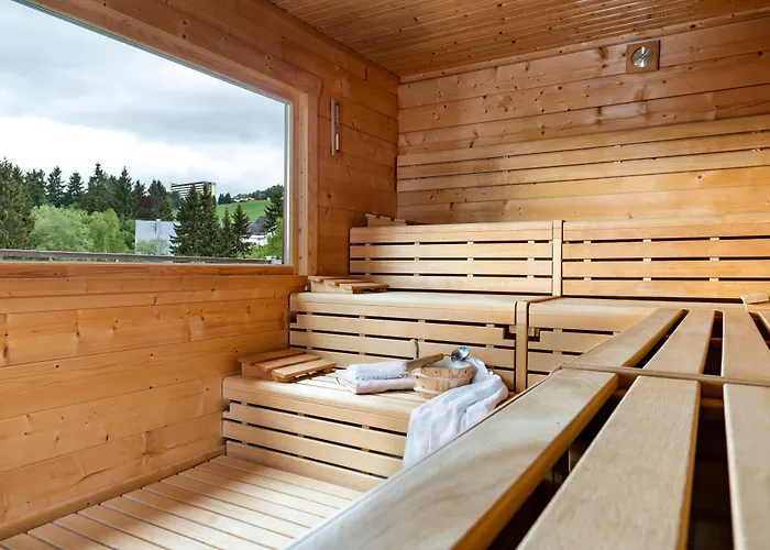 Western Ahorn - Adults Only