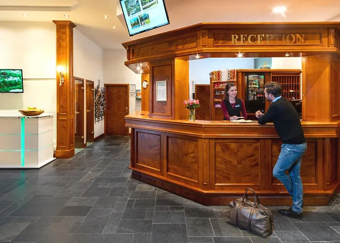 Western Ahorn - Adults Only